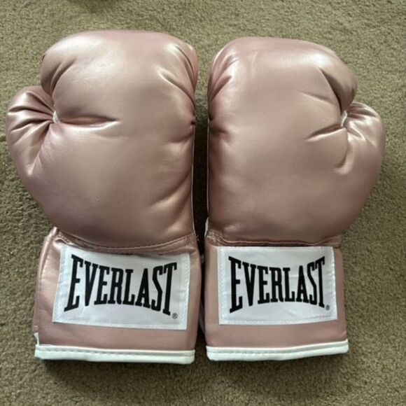 Everlast 12 Ounce Wrist Strap Training Gloves *Open Package* - Picture 8 of 8